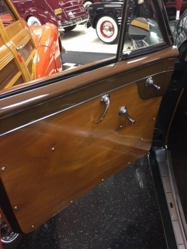 1949 Cadillac Woodie Wagon C1317-Int 04.jpg