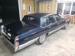 1990 Cadillac Brougham (1).jpg